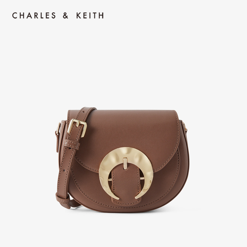 CHARLES＆KEITH2020春夏新品SL2-80270509女士金屬扣飾單肩馬鞍包