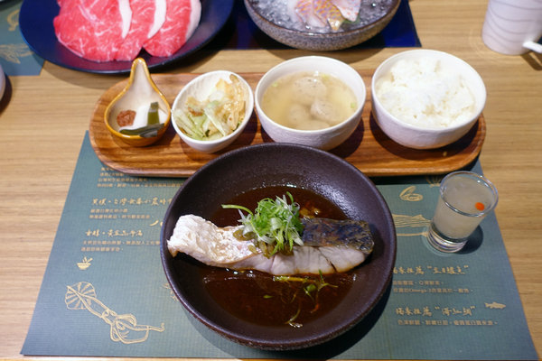 Hi-Q褐藻生活館Hi-Q鱻食，南京三民站不限時餐廳，文創、購物、美食、活動場地租借，網美必備美食養顏鍋，免費WIFI及插座咖啡紅茶免費喝