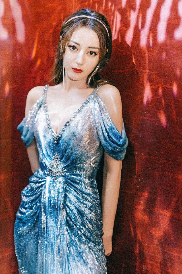 「沙漏身形」美腿女神4：迪麗熱巴