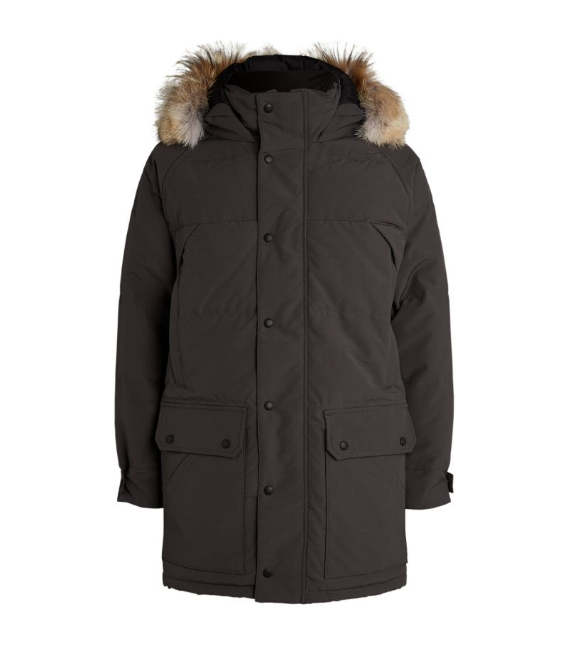 Masterfully crafted with the label's signature Arctic Tech wind-resistant fabric, the Emory coat fro