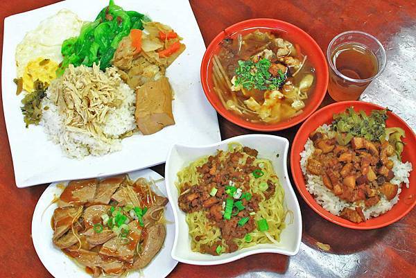 【台中美食】廖記雞肉飯-便宜又大碗,CP值極高的15年老字號美食小吃店 【台中美食】廖記雞肉飯-便宜又大碗,CP值極高的15年老字號美食小吃店