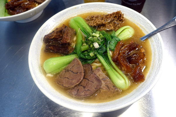 南京復興牛肉麵-神仙牛肉麵+GTD手搖飲，台北中山長春路好吃牛肉麵，台北牛肉麵外送，牛肉、麵條、湯頭都好吃的中山區牛肉麵(含神仙牛肉麵菜單)