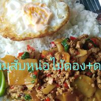 ร้านต้องแวะข้าวกระเพรา&ไข่เจียวชอต