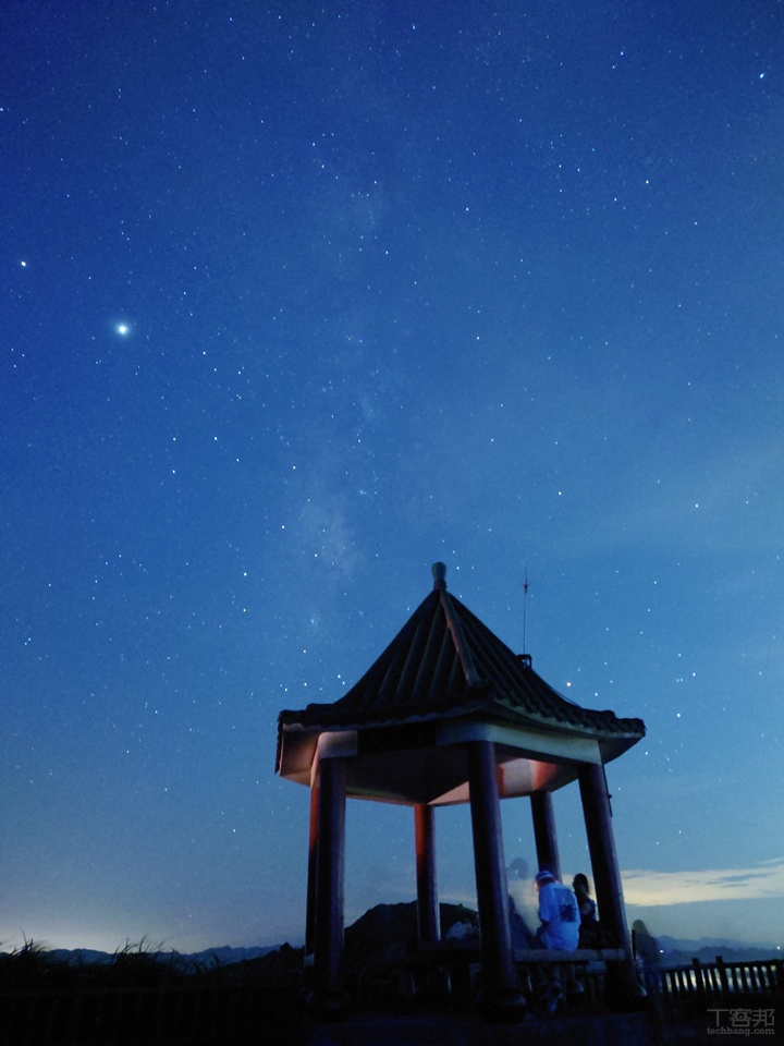 Sony Xperia 1 II，24mm、15s、f/1.7、ISO 1600