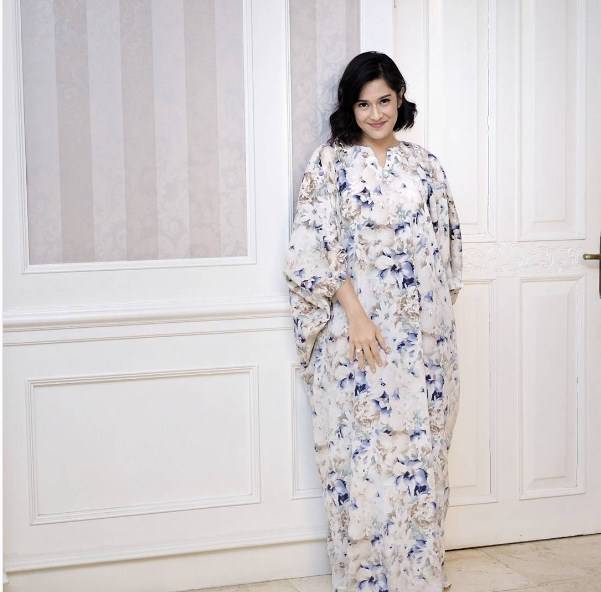 Anggun dan Cantiknya Dian Sastro dalam Balutan Kaftan
