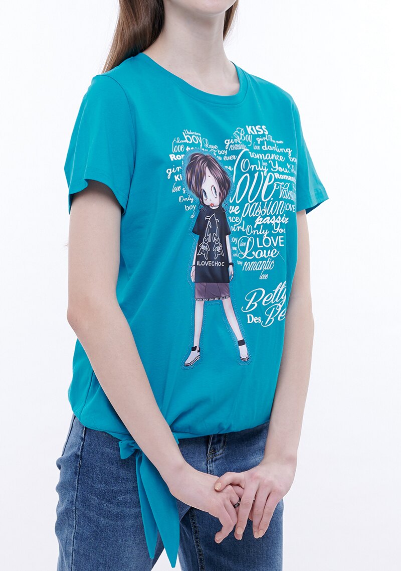 【 BETTY des BETTY 】貝蒂春夏品牌服飾特賣~貝蒂人偶英文印字下擺綁帶上衣 NO.B01210