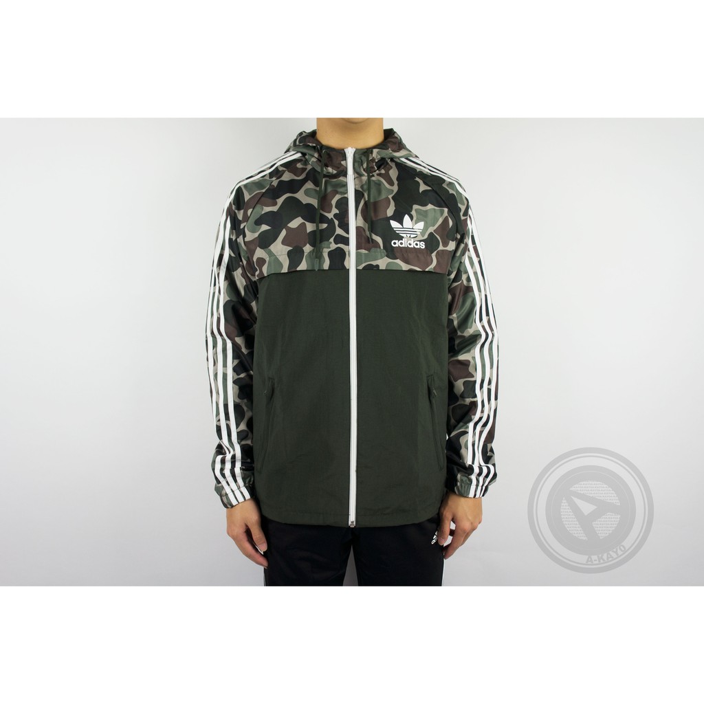 ADIDAS CAMO REVERSIBLE WINDBREAKER-尺寸：此款式為斜肩無肩線設計， 袖長即從領口量至袖口XS：胸寬約50公分 衣長(不含衣領)約69公分 袖長約75公分 S：胸寬約5