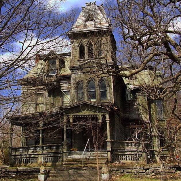 15 Tempat Terbengkalai Ini Punya Aura Mistis yang Bikin Merinding