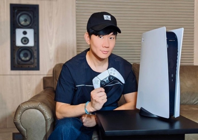 JJ林俊傑搶先公布PS5上手照片，成為亞洲開箱體驗第一人