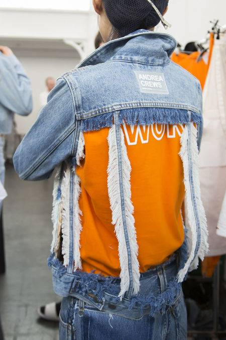 Deretan Fashion Item Yang Aneh Tapi Laris Terjual, Berminat Beli?