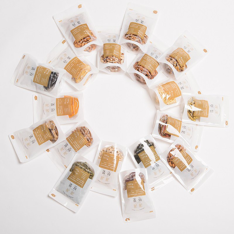 我們的堅果，吃得到前中後味！ 你知道嗎，真正好的烘焙師，懂得用最好的烘焙曲線，給堅果最棒的舞台。我們的堅果，除了低溫烘焙，更根據每批產地生豆狀況，適度調整參數，讓每顆果實飽滿，鮮脆，不燥口，更擁有馥郁