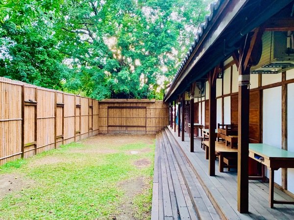 『台灣輕旅拍，外拍推薦』輕鬆自在走遍台中市七期國家歌劇院、堁夏咖啡 Café Crotchet、蔦屋書店 台中市政店、草悟廣場、道和六藝文化館刑務所演武場捕捉網美一日景點，透過鏡頭紀錄每一刻回憶-Snaping 攝影服務直擊分享