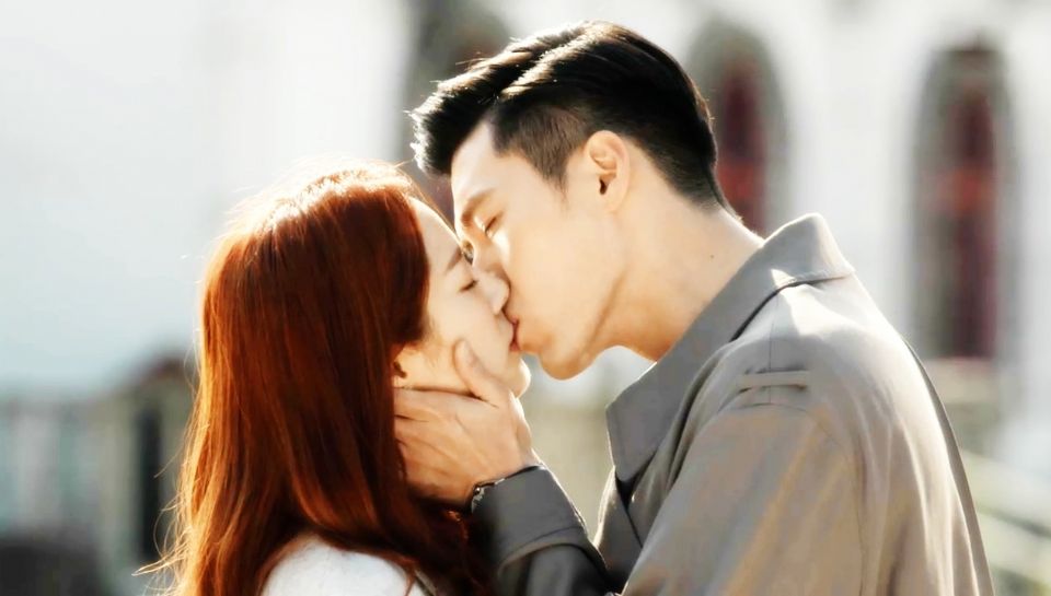 這部主要是編劇的問題，男女主的愛情線混亂又沒有看點，加上當時又正好和同類型的《Kill Me Heal Me》相撞，同樣都是雙重人格的題材，兩部劇一比，高低立下，所以收視才一路跌到底。