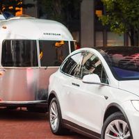 Tesla 露營拖車分享社團