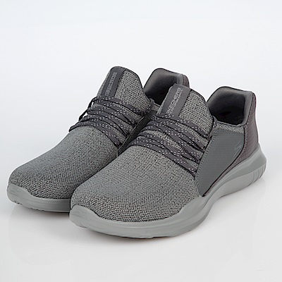 簡約、現代感時尚套入式跑鞋，特別針對輕量型運動跑者所設計。流暢的幾何時尚大底設計，加強版5GEN™中底帶來更好的緩震效果，減緩穿著時每一步受到的衝擊力，營造舒適腳感及靈活體驗。