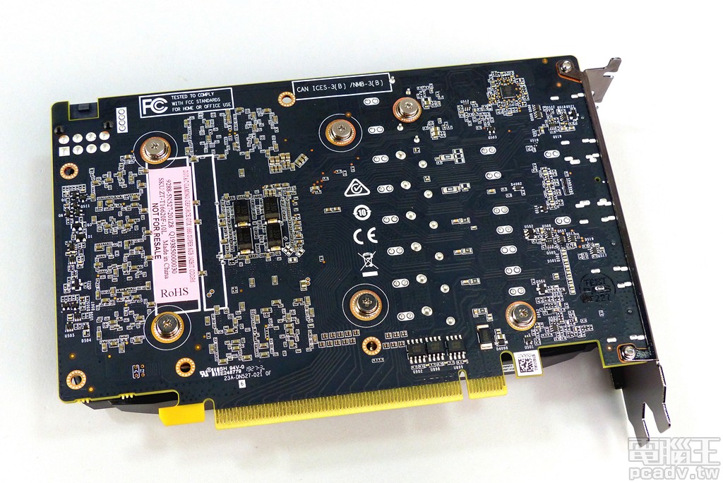 ▲ Gaming GeForce GTX 1660 Super 6GB 顯示卡背面並未安排金屬製或是塑膠製背板。