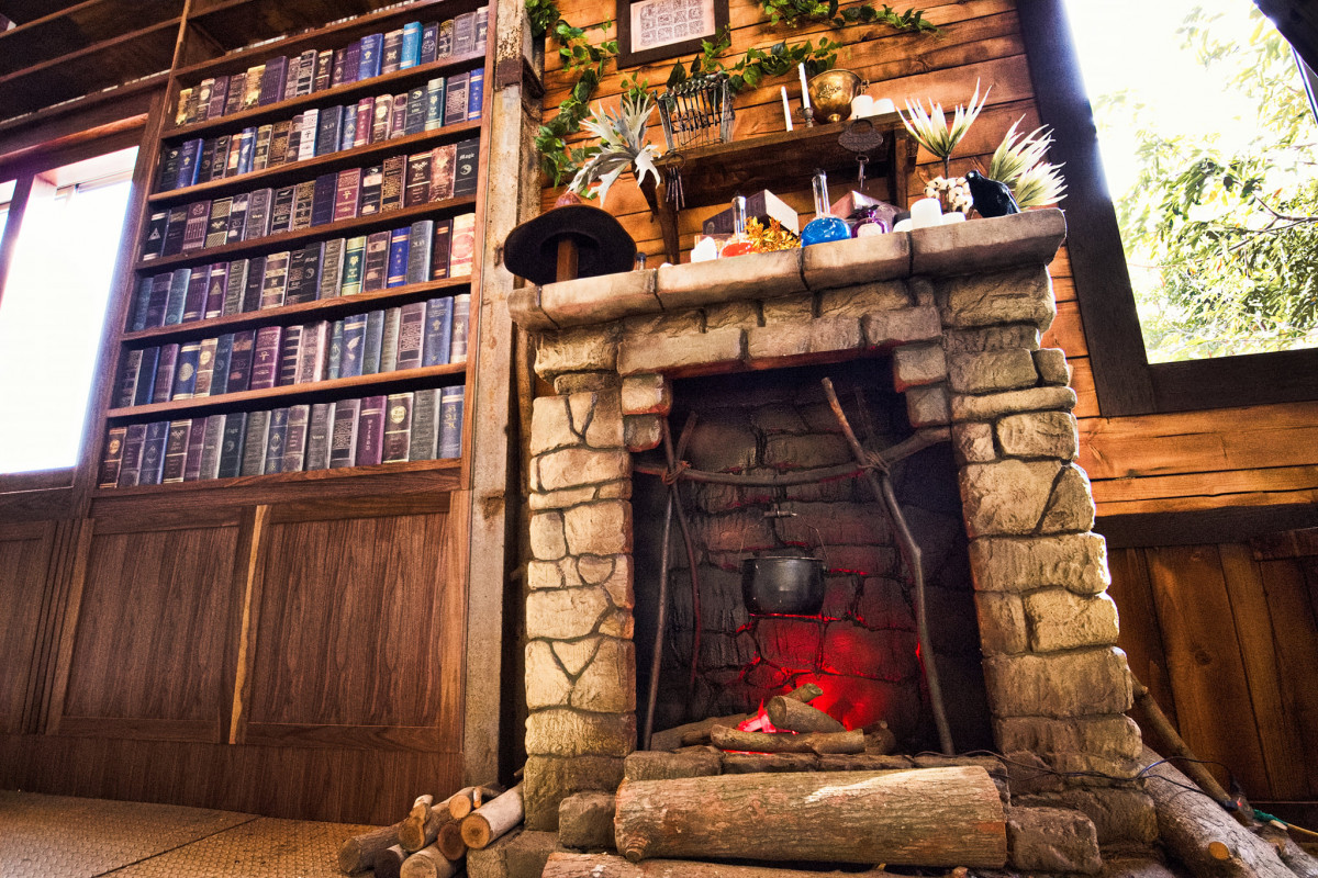 哈利波特迷必朝聖！廢棄糖廠重現「霍格華茲經典場景」，飛天掃帚、魔法壁爐一次拍個夠