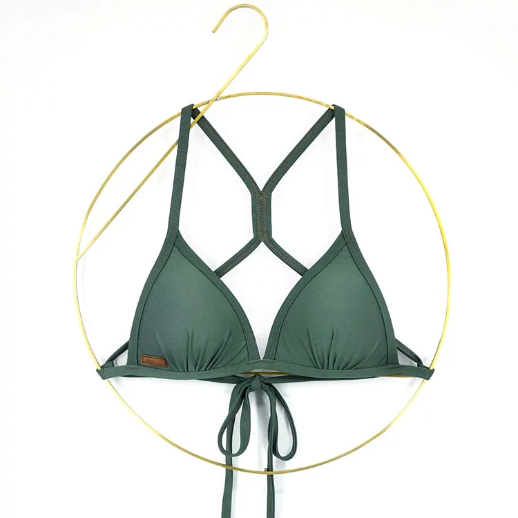 挖背固定結構，胸型更集中 綁帶結構更穩固，綁帶服貼不易捲動 固定式美胸胸墊 無鋼圈美胸效果 適合各種水上活動，及內搭穿著 採用臺灣生產的高品質胸墊 讓小胸部的朋友，體驗猶如手捧般的穩定集中效果 適合需