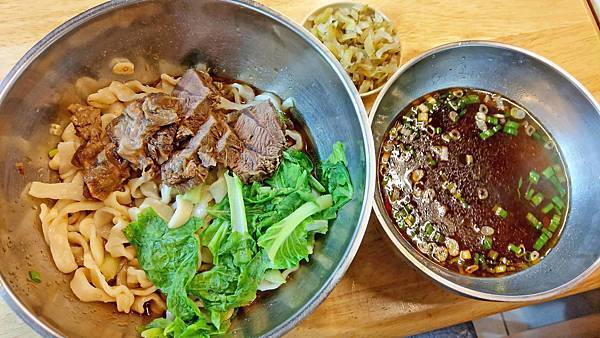 【台北美食】雙和盛麵餃館1987-隱藏在巷弄裡CP值爆表的超大份量美食