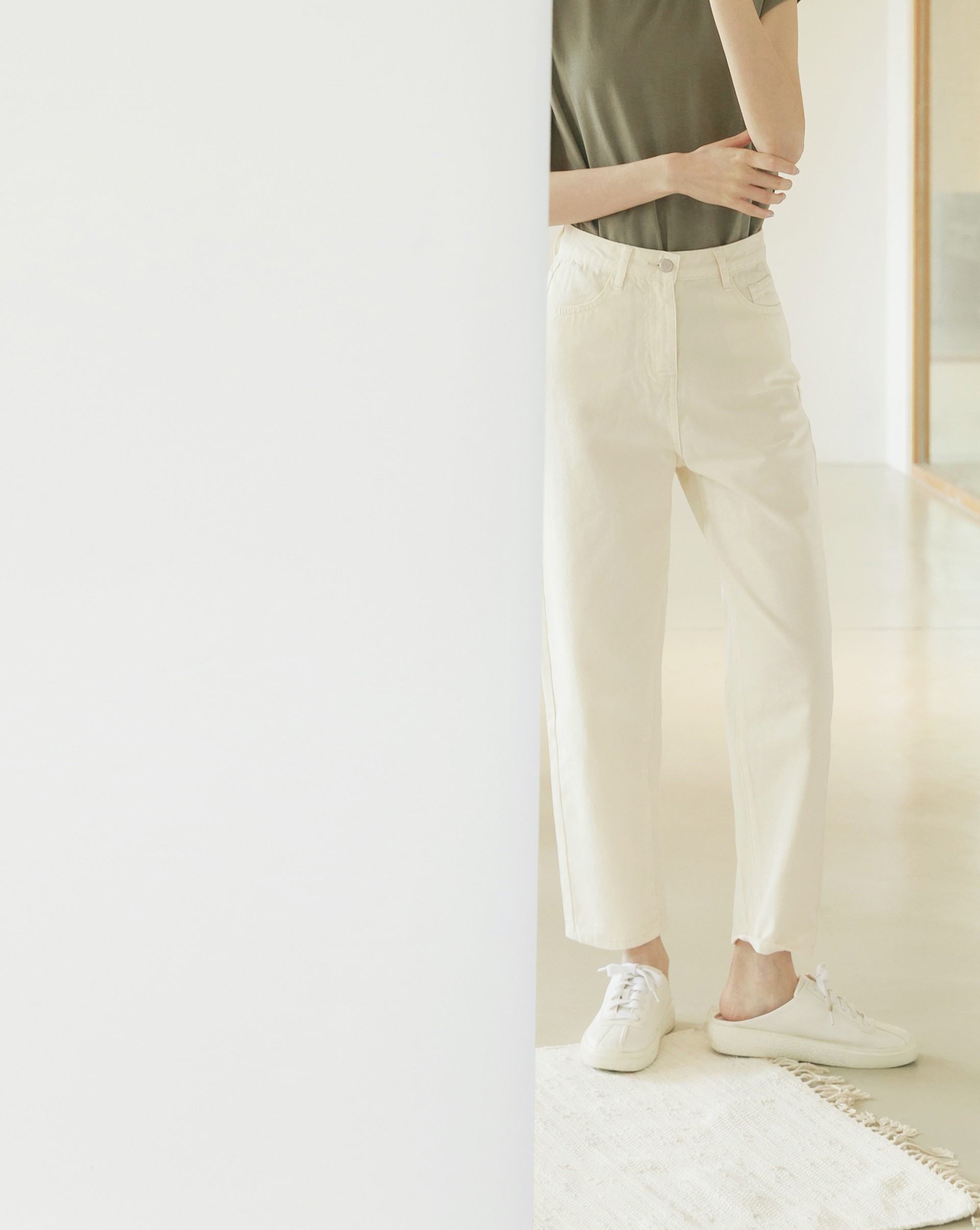 有挺度牛仔面料/版型直筒遮肉修飾身型/前後有口袋/夏日清爽色系/(!)此款