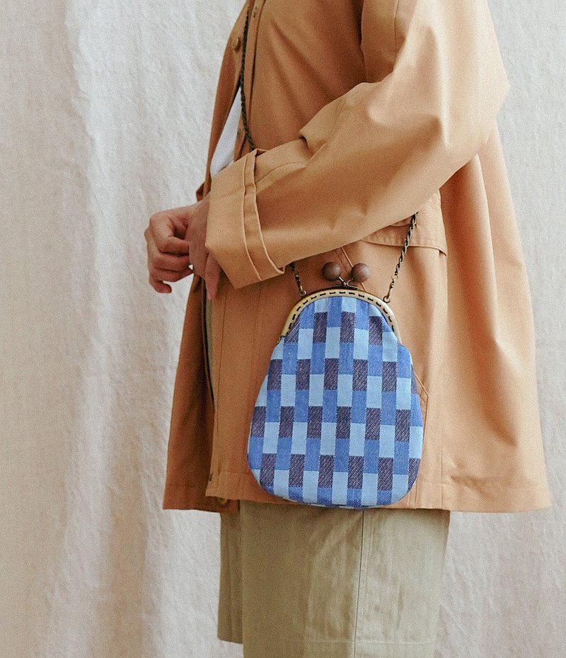 牛仔格子後口袋口金包