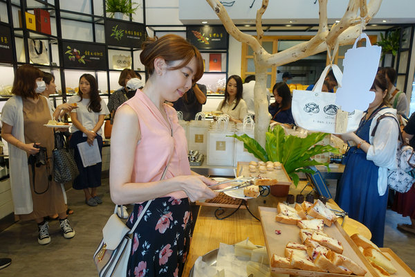 哈肯舖淨生吐司、桑葚優格吐司，使用聯華潔淨認證麵粉，成分天然、八大無添加，嚴選好食材低溫發酵手感烘焙，安心美味的生吐司