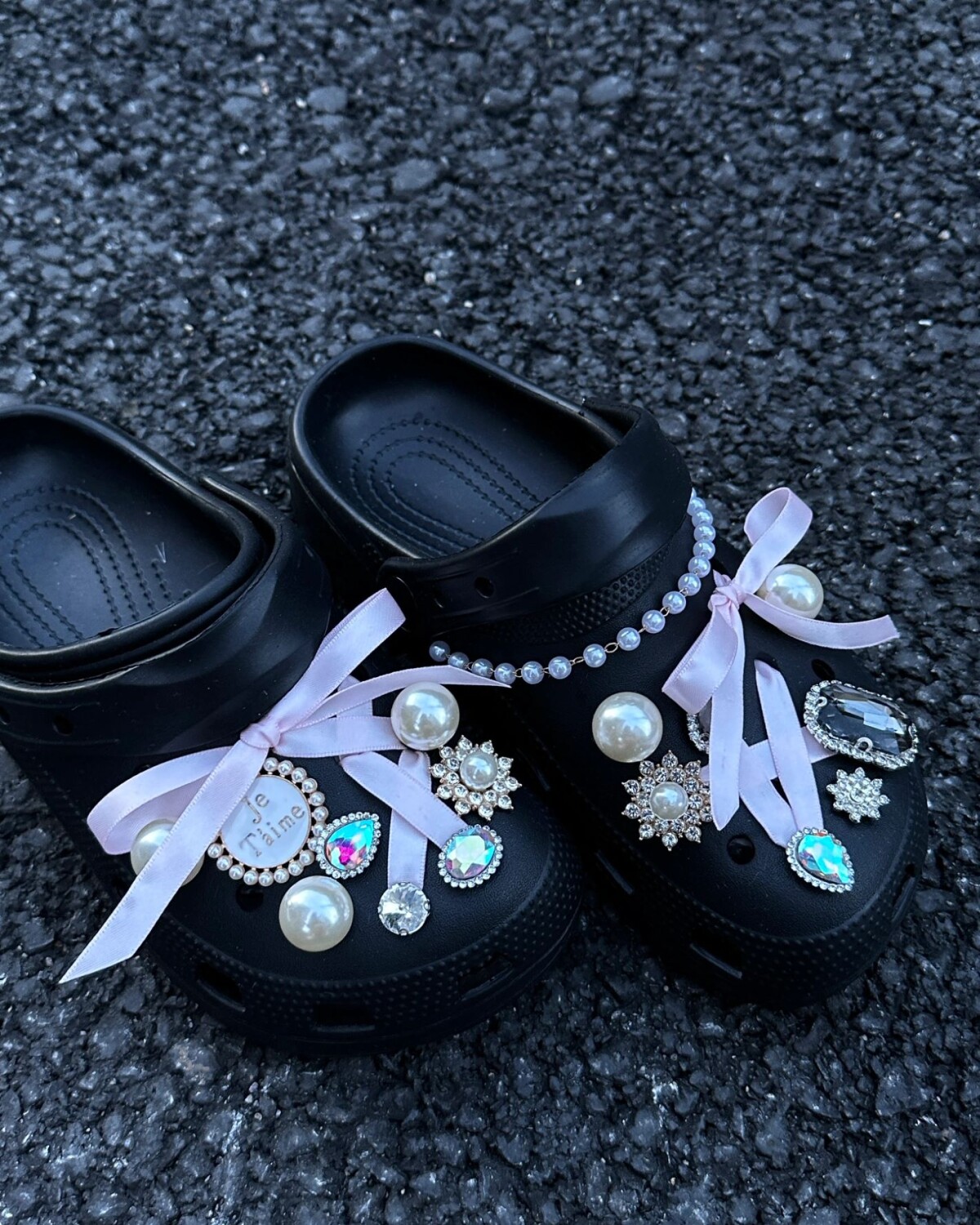 想要少女感你只缺條緞帶！jennie仙氣絲帶編髮、爆紅samba緞帶鞋全都少不了他！