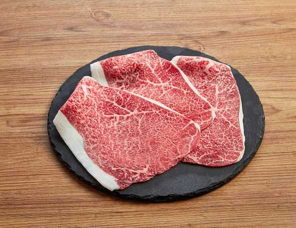 四人同行消費極上和牛套餐抽卡牌，有機會獲得日本A5和牛、Red Bull或時令海鮮。