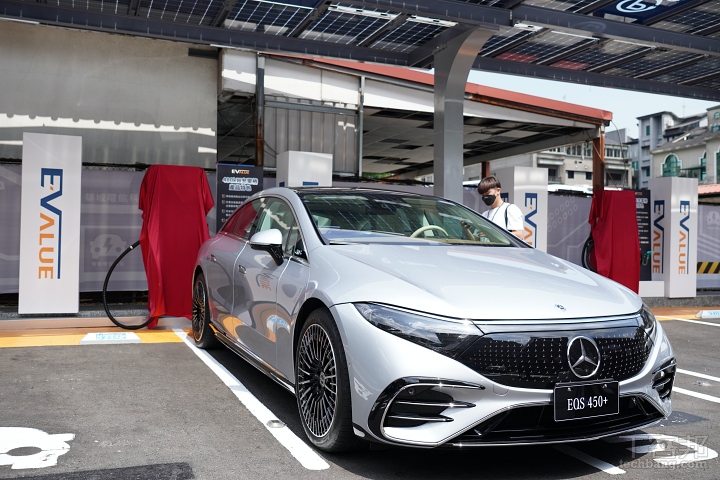 《停車法》三讀通過,以後一般汽車佔用電動車充電車位算違法將挨罰