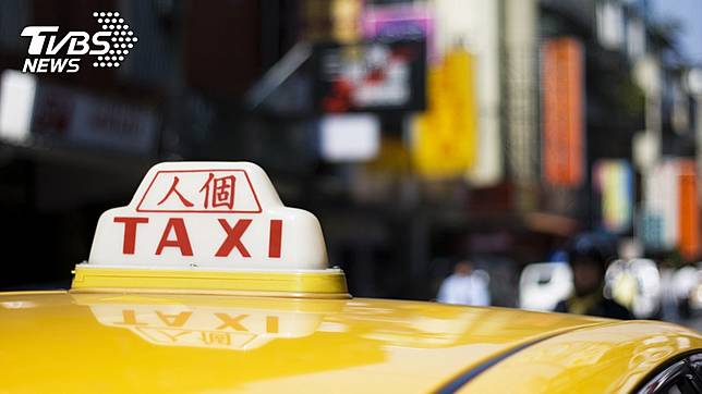 原PO在深夜跑車。示意圖／TVBS