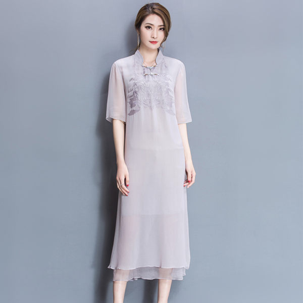 【名模衣櫃】型-刺繡復古立領長洋裝-共2色-(M-2XL可選) 50947