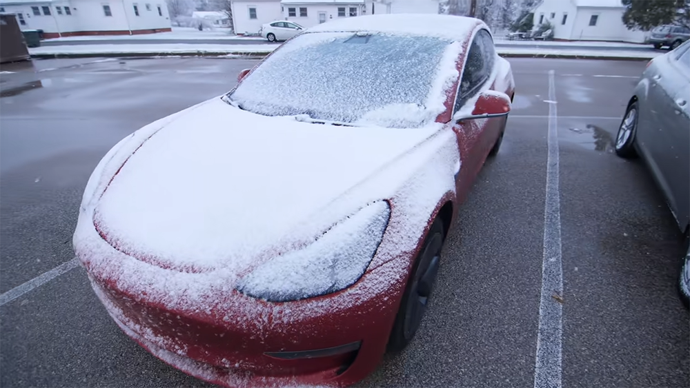 Tesla Model 3 首批車主分享 4 年行駛 16 萬公里，電池續航僅衰退 2.2% | LINE購物