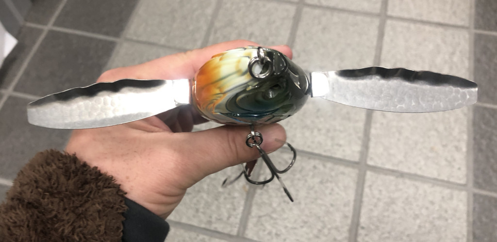 独特すぎる！クリムゾンワールドワイドの150mm横浮きギル型デカ羽根