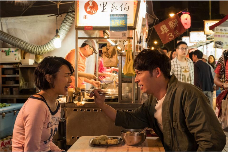 曾珮瑜在《雙城故事》其實就是楊麗音的女兒，不過曾珮瑜兩部戲形象真的差超多。《雙城故事》裡扮演在美國長大的華裔女孩，造型作風都很大膽，還跟溫昇豪、黃志瑋有大尺度床戲。