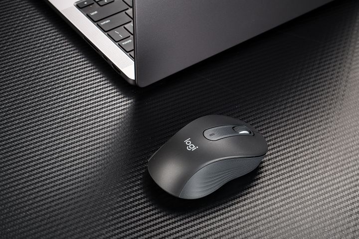 Logitech Signature M650 開箱評測：安靜順手的多工無線滑鼠，價格990元