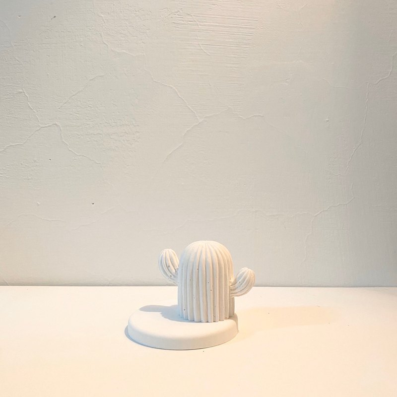 -品名： 胖胖仙人掌 Plaster & Healing Plant c2 -重量：約93g -尺寸：厚度約4cm 高約4.8cm 寬約6.8cm -附贈香精油：1ml (不含定香劑) -內容物：高品