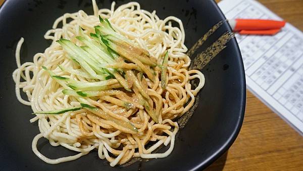 【台北美食】芝香雞肉飯 芝香涼麵-從早開到凌晨，許多人喜愛的宵夜小吃店