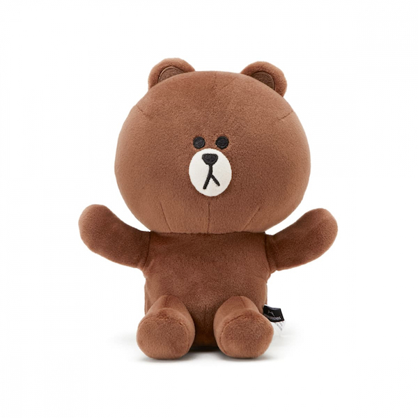 熊大 托手軟抱枕 滑鼠用太久，就將手輕輕靠著熊大超軟的肚肚，貼心呵護上班族的你們。 也可以直接當玩偶收藏喔！ 產地：中國 尺寸：12 * 10 * 16.5 CM ✦本產品請勿清洗，如有髒污，請用濕布