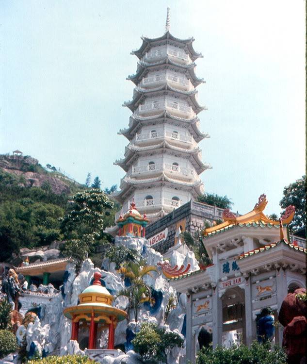 The seven storeys pagoda, also known as Tiger Tower (虎塔)