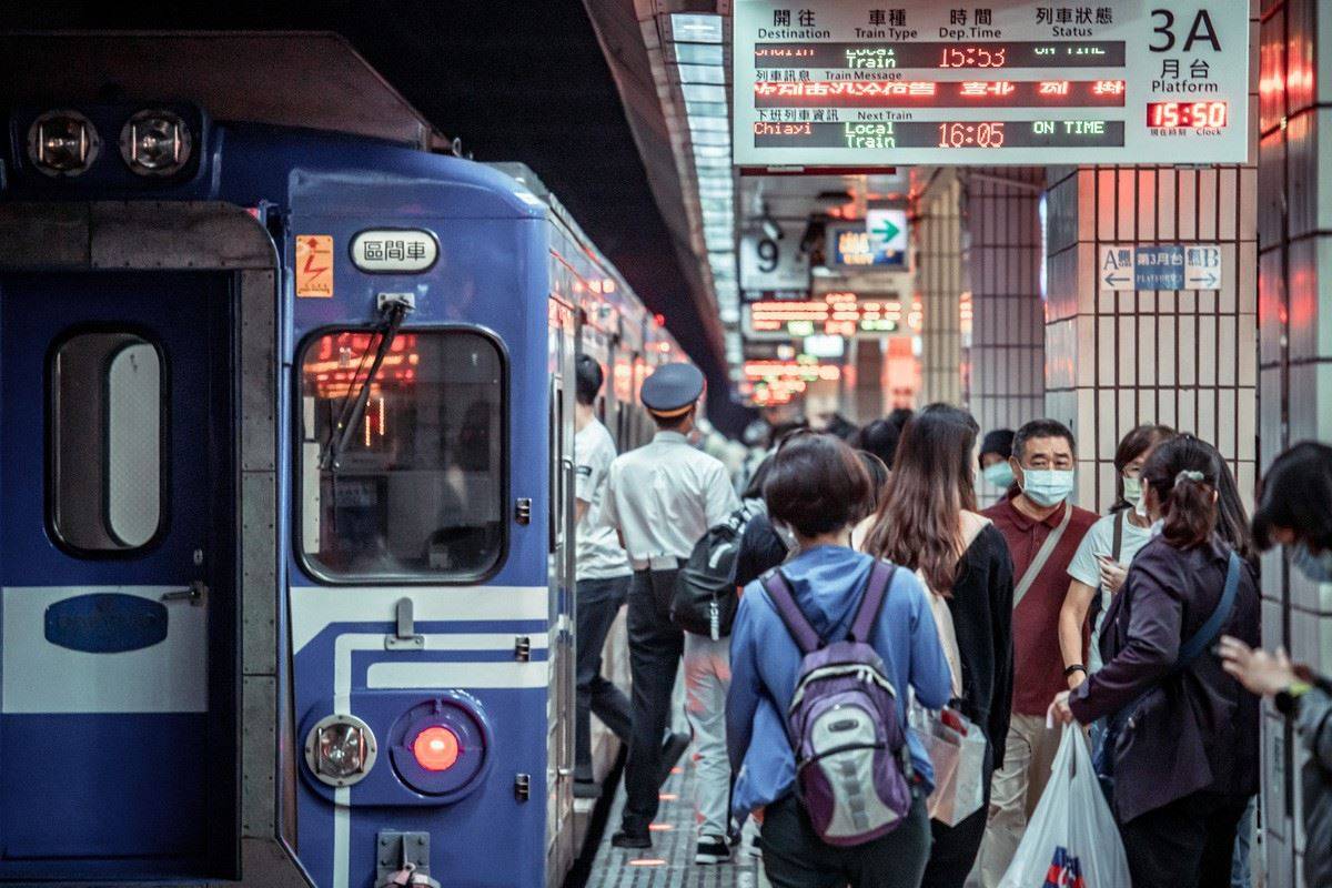 臺鐵、高鐵清明疏運加開189班列車 33起開放訂票 青年日報 Line Today 9582