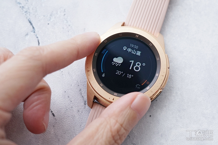 三星 Galaxy Watch 動手玩，旋轉錶框好操作的時尚智慧錶