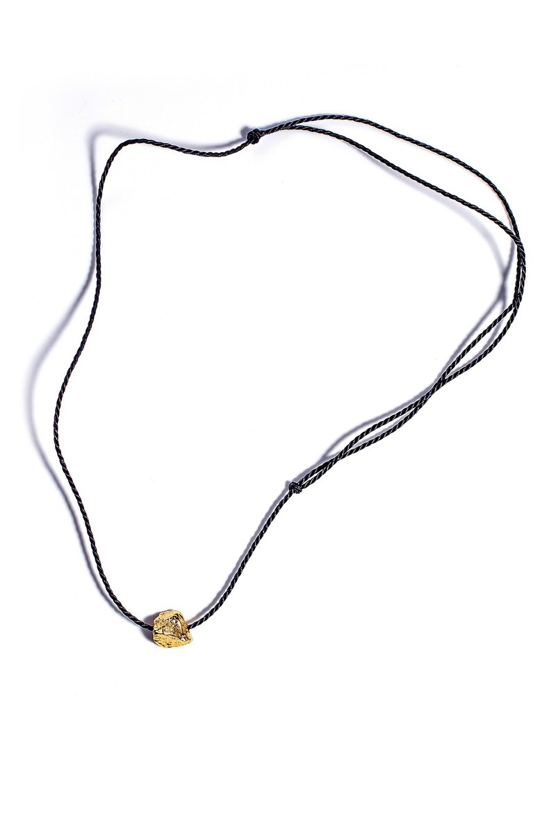 AYATIME山生，源自藝術家對時間與自然的崇敬——將宋代美學名作中對時間和自然的感悟細節，通過當代藝術的雕刻手法凝練成微型雕塑作品，融於現代人日常穿搭佩戴中。