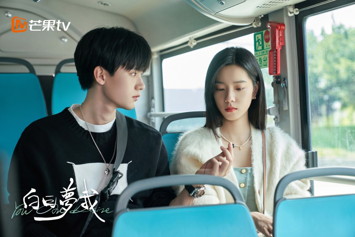 八月定檔陸劇！《七時吉祥》開播熱度高，《灼灼風流》有周翊然，《25小時戀愛》超高甜