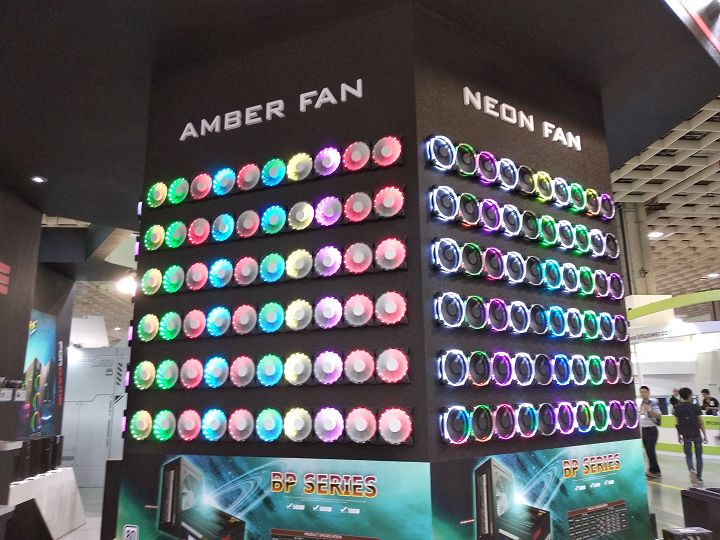 Computex 不能沒有 RGB！從鍵盤、機殼、主機板到風扇都要閃亮，一次看完展場中炫麗的「光害」產品