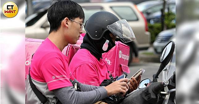 連2張外送訂單「特殊要求」　外送員察覺有異報警救人