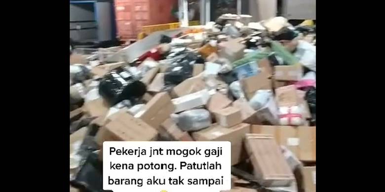Viral Video Paket Berserakan Dan Disebut Karena Mogok Karyawan J T Express Bukan Di Indonesia Kompas Com Line Today