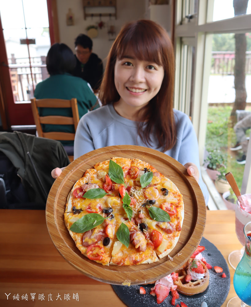 新埔普羅旺斯小木屋餐廳，超夢幻的雨滴蛋糕和草莓飲品，新竹賞櫻景點推薦！