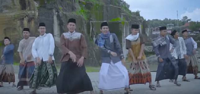 Klip Dzikir Zakat Santri Gontor Versi Lain Lagu Gen Halilintar Trending Di Youtube Okezone Com Line Today