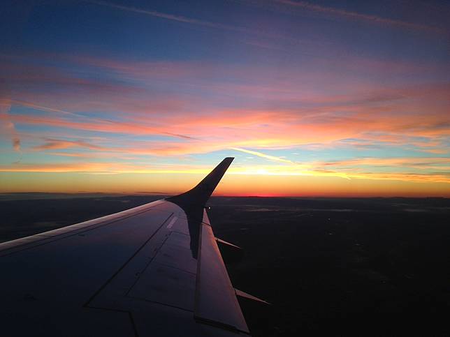 Berburu Sunrise Sehabis Sahur Yuk! Inilah Deretan Spot Terbitnya Matahari Terbaik Selain Gunung dan Pantai