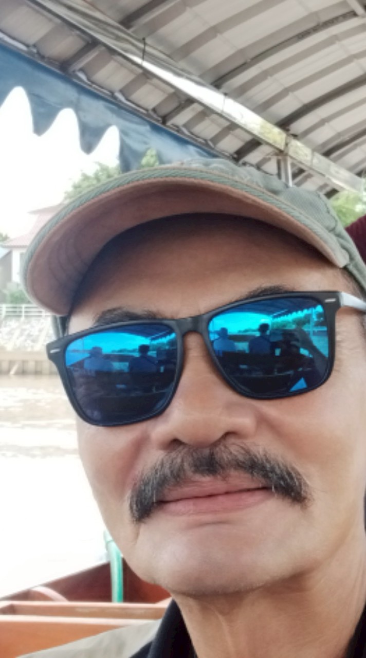 Traveling around Thailand by using the public tran